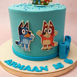 Bluey and Bingo, the stars of the show can be spotted at the centre and top of this Bluey birthday cake for kids, possibly on yet another adventure that will unfurl in the most engrossing and hilarious way. 