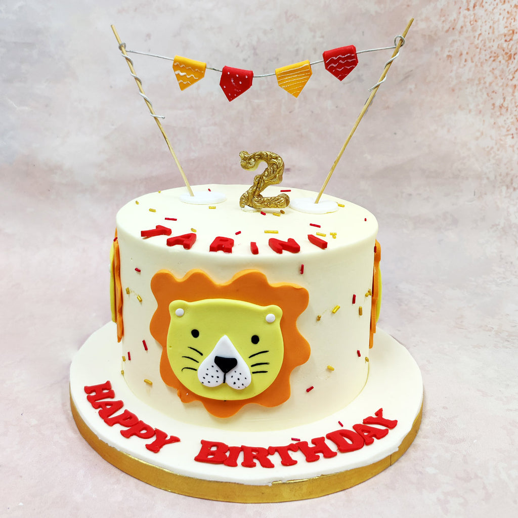 This Cartoon Lion Face Cake is a bold and cheerful tribute to the king of the jungle—perfect for a little cub turning another year older. 