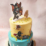 But the real stars of this Spike Cake are the top tier's figurines: Tom, Jerry, and the lovable Spike. 