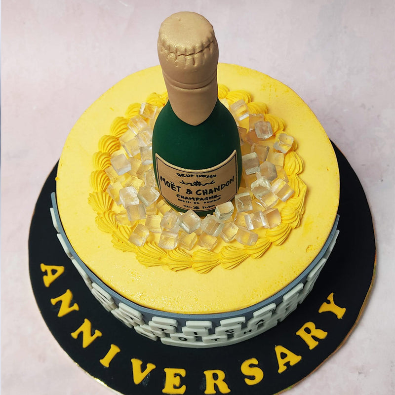 The hidden message within the keyboard adds an element of mystery and intrigue to this anniversary cake, inviting guests to decipher its meaning and adding an extra layer of fun to the occasion.
