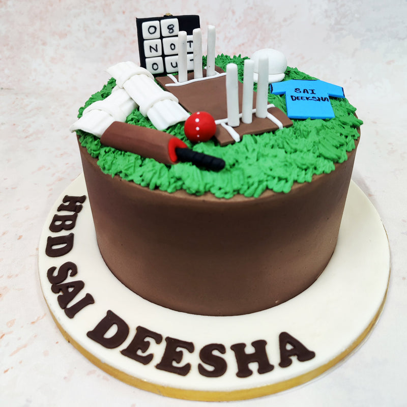 The miniature scoreboard adds an authentic touch to this Cricket Lover Cake, showcasing the game’s strategic nature and mathematical elegance. 