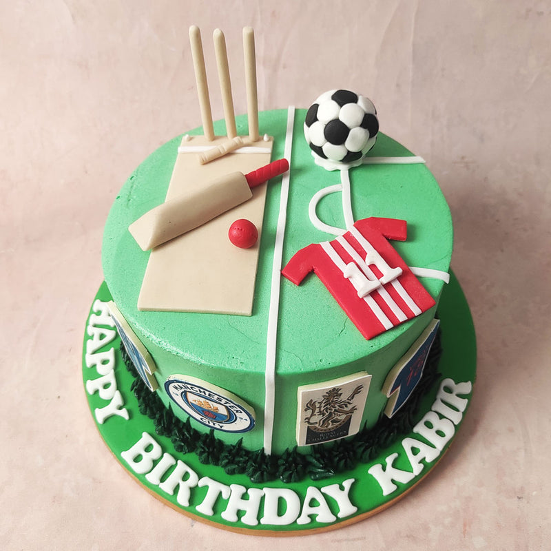 The circumference of this RCB Cake proudly displays the Manchester City logo, echoing the blue and white stripes that signify football greatness. 
