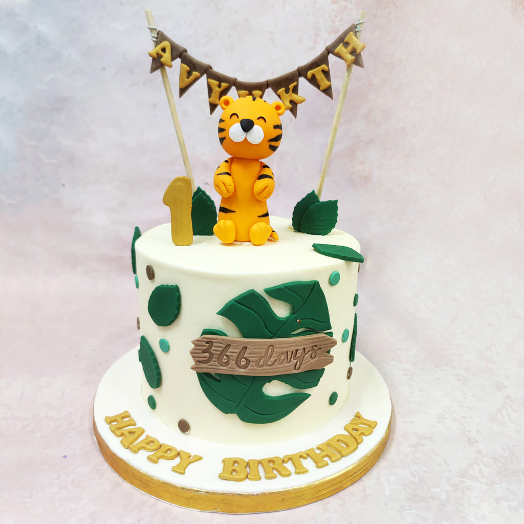 This Cute Tiger Cake brings together playful charm and jungle spirit, making it the perfect centrepiece for a little one’s first celebration. 