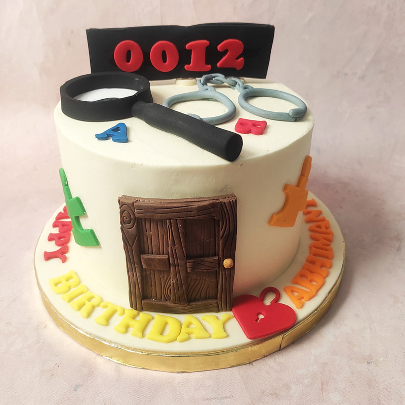 At the centre of this Escape Room Cake an edible wooden door stood, a mysterious portal to a confectionery conundrum.