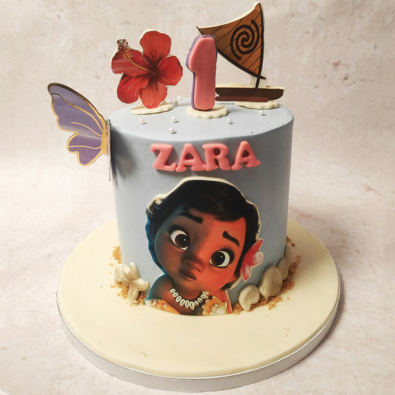 The top layer of this Moana birthday cake for kids is a treasure trove of iconic symbols from the film. Spot Moana's faithful flower, a symbol of her connection to her family and heritage. Also present is the boat that carried her across the sea, representing her courage and unwavering spirit on this Moana theme cake.