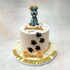 At the centrepiece of this pupper-approved Dog Lover Cake rests our adorable grey pup, nestled atop an edible pillow. 