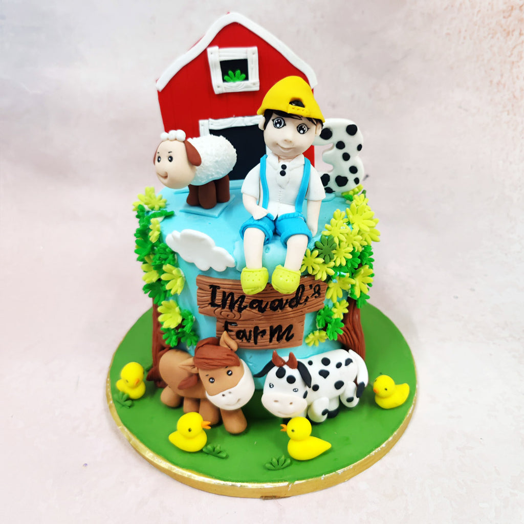 This Farm Birthday Cake is a down-to-earth delight for little animal lovers and tractor chasers alike. 