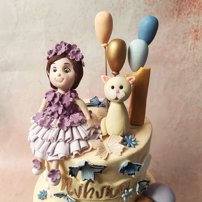 The enchanting scene on this Floral Cake is complete with the delicate Princess and by her side, a friendly white cat 