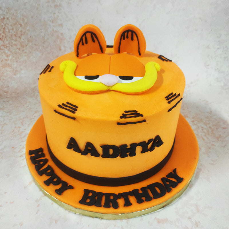 Now, as your eyes wander down, behold the pièce de résistance of this Comic Theme Cake: Garfield himself, grinning mischievously as if he's just raided the fridge again! 