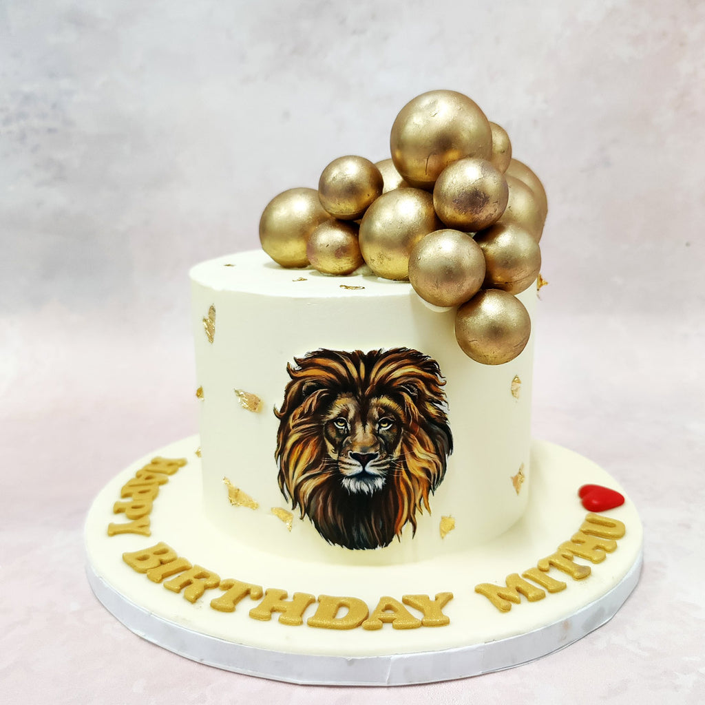 The centrepiece of this majestic Golden Lion Cake is a hand-painted lion's face that captures the noble spirit of the king of the jungle. 
