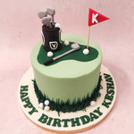 The base of this golf cake mirrors a well-groomed golf course, complete with vibrant green grass made from soft icing. 