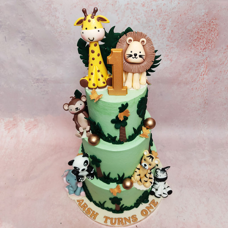 And who are the stars of the edible safari that is this Jungle Animal Cake? Meet our zoo crew
