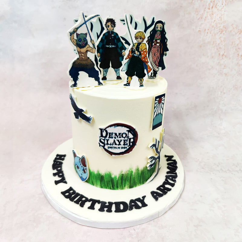 This striking Kimetsu No Yaiba Cake transports fans straight into the world of Japan’s phenomenally popular anime series with its detailed character art and symbolic imagery. 