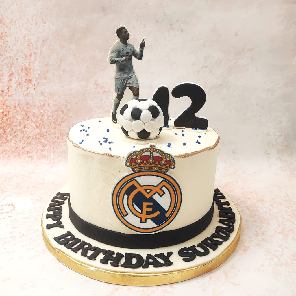 Dominated by the iconic Real Madrid crest, this Real Madrid Cake immediately captures the spirit and pride of this legendary team. 