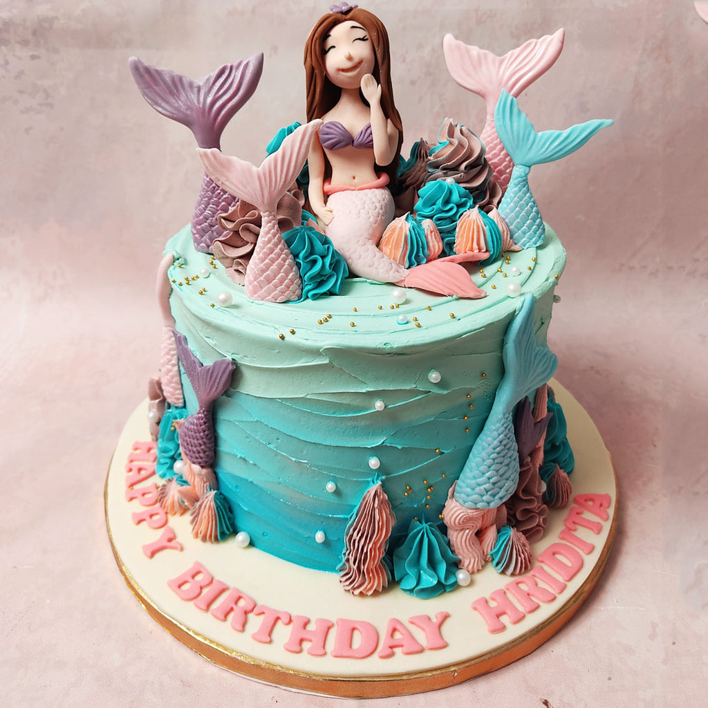 Silver and gold pearls adorn this Pastel Mermaid Cake, resembling bubbles in a mystical sea, adding depth and life to this piece of edible art.