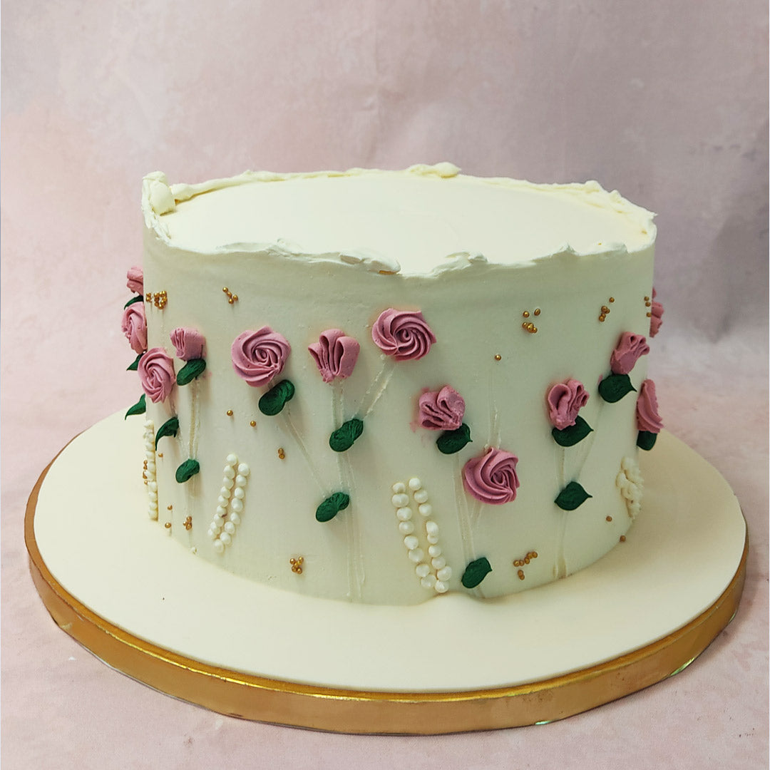 Send designer floral cake online by GiftJaipur in Rajasthan