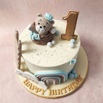 The showstopper is the topper of this teddy bear cake with ladder, i.e. an adorable little teddy bear nestled cosily inside a basket, the kind usually attached to hot air balloons. 