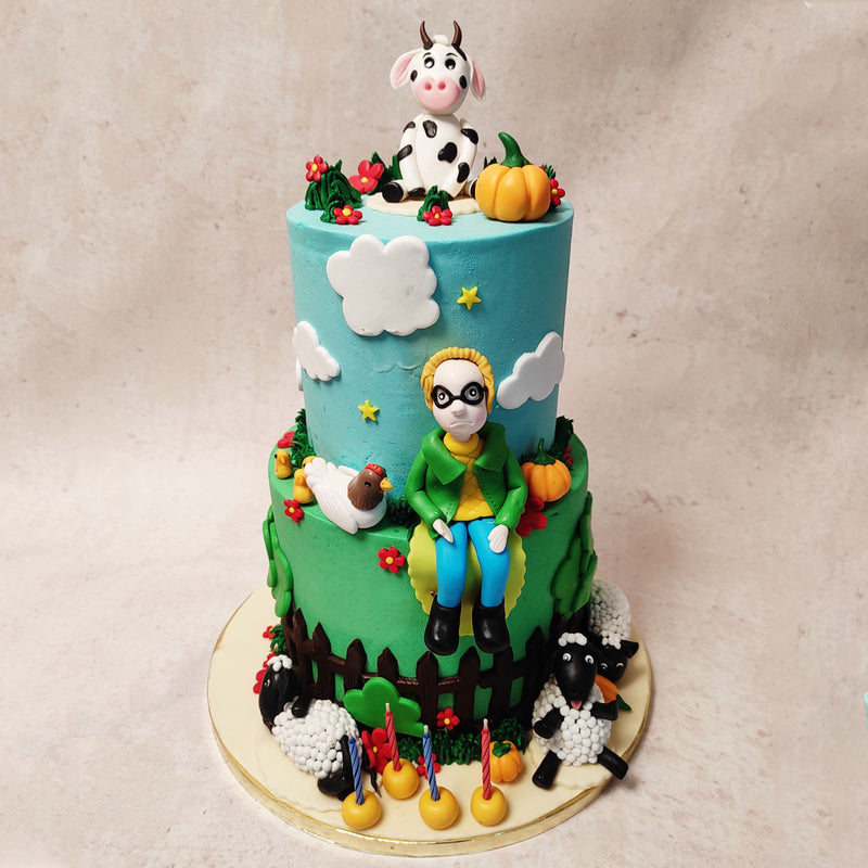 The bottom tier of this enchanting  Shaun the Sheep farm cake is adorned in a vibrant shade of grassy green, symbolising the lush pastures where Shaun and his friends roam. 