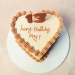 At the bottom of this Simple Heart Cake, a graceful wreath of buttercream forms a symbolic embrace, encircling the heart with warmth and tenderness. 