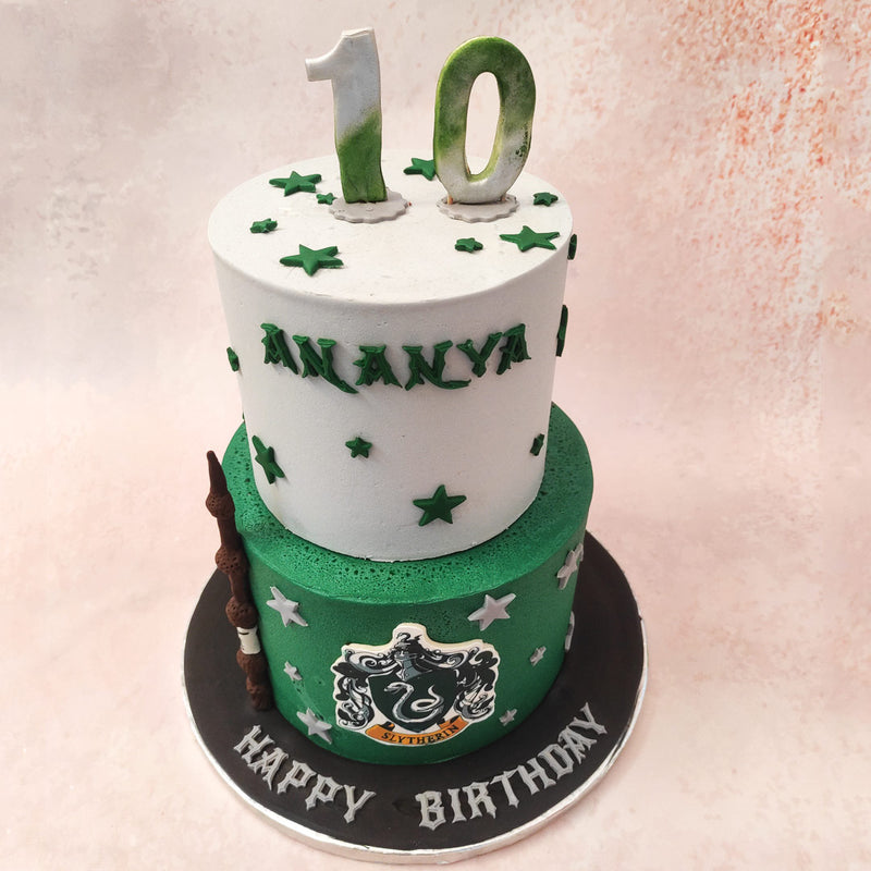 Embellished in stars all over that capture the essence of magic and charm, there's more overall ornamentation than a Slytherin cake topper for this design. 