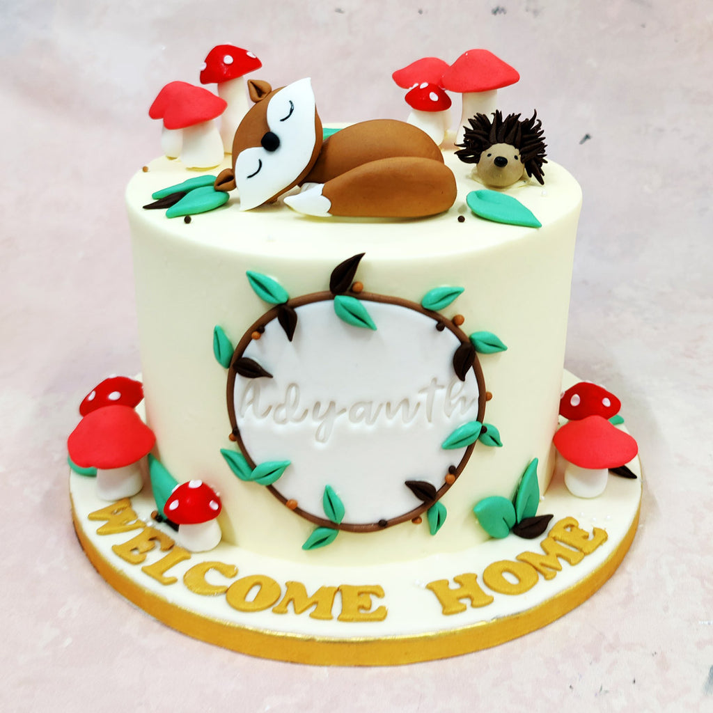 This The Fox and The Hedgehog Cake is a charming woodland welcome, perfect for new beginnings, birthdays, or any moment that calls for a gentle touch of magic. 