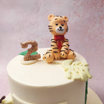 Giraffes symbolise pride and uniqueness. In art, much like in this animal theme cake design, they represent the natural world and the long distance between head and heart, which is a journey many of us have to forge through as we grow older.  