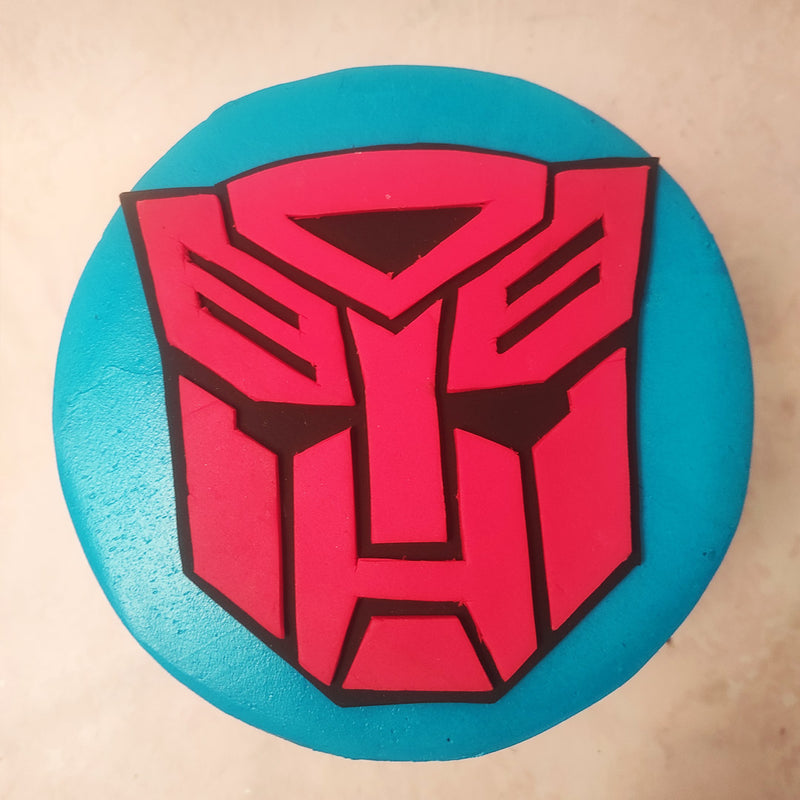 This edible work of art on this transformer cake captures the iconic features of Optimus Prime, from his piercing eyes to his strong jawline. 