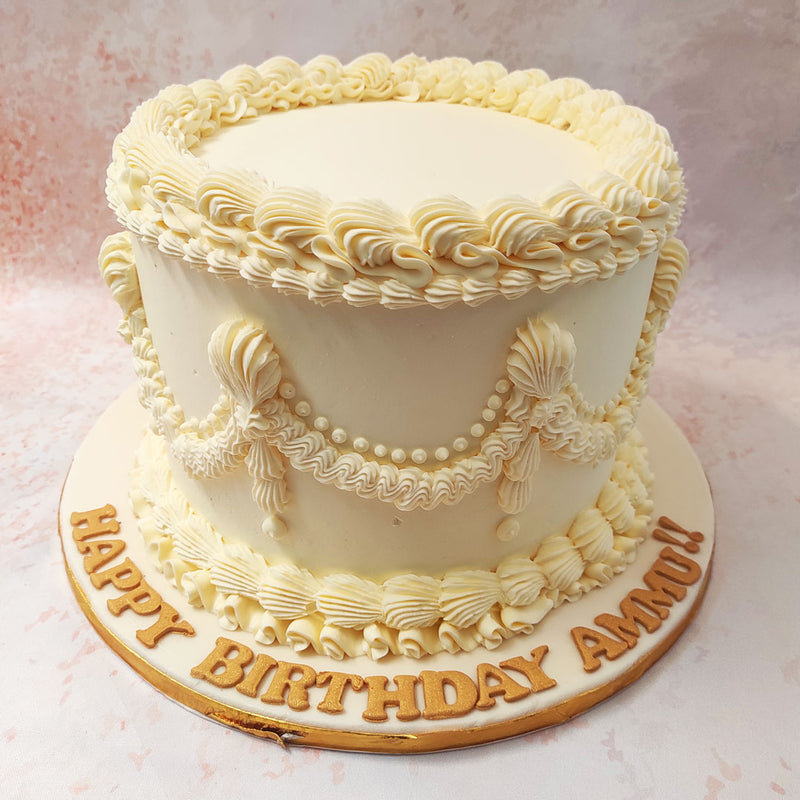 At first glance, this Anniversary Cake captures attention with its classic design. 