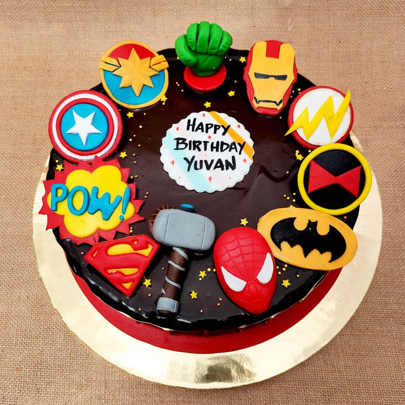 Top view of avengers cake where you can see all the super hero present on top of the cake. You name it and we have all the super hero present here from iron man to superhero, everyone is assembled to celebrate your kids birthday 
