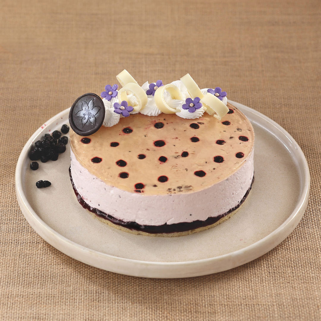 Blueberry Cheese is actually a no bake cheesecake and has a beautiful decoration on top of the cake. Order blueberry cheesecake online for same day delivery across Bangalore. 