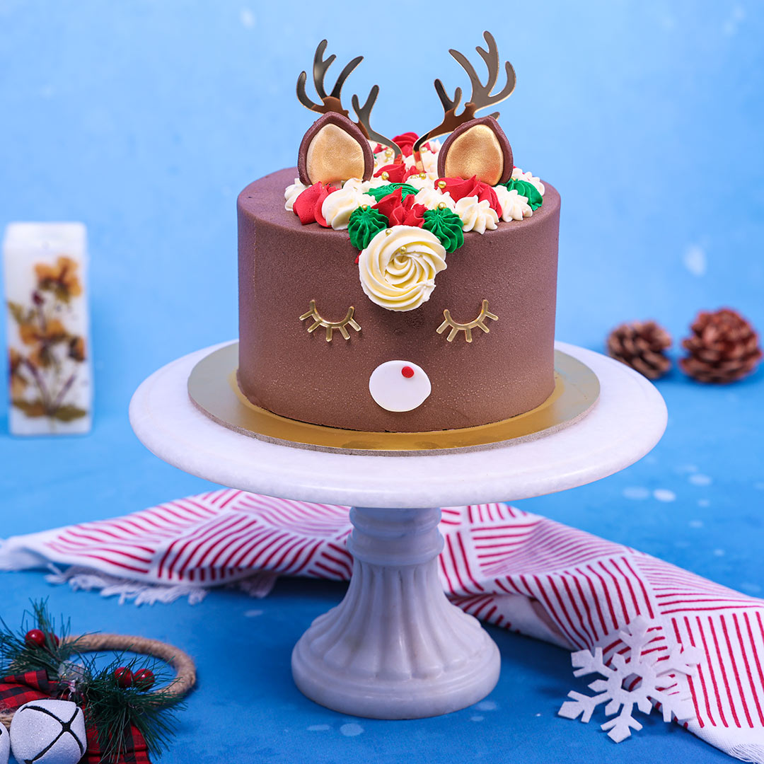 Christmas theme cake stock image. Image of dinner, brown - 134694109