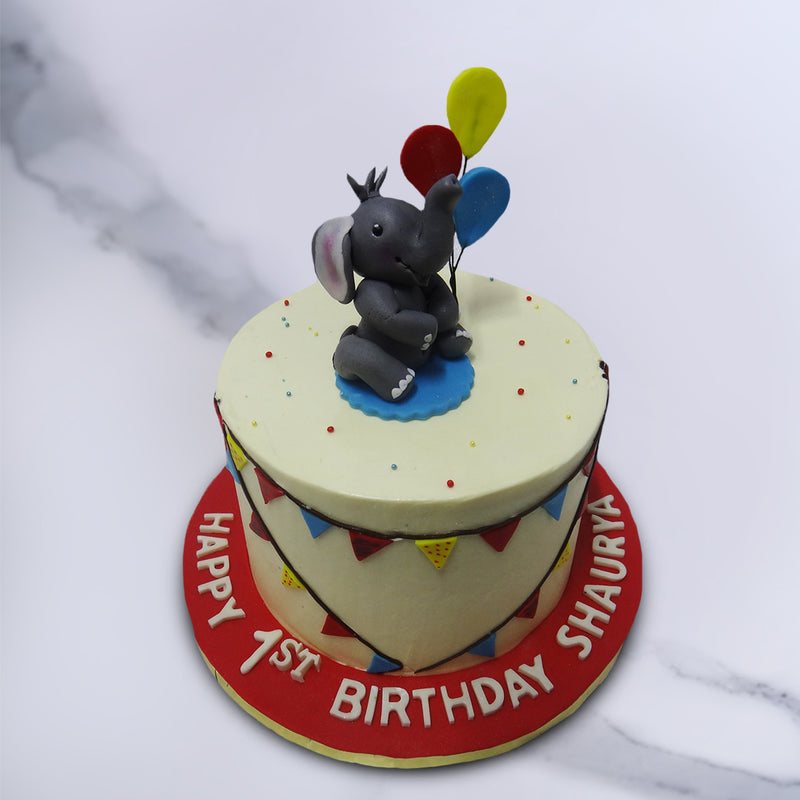 Another reason this is a great design for a first birthday cake or a baby shower cake is because elephants are symbolic of wisdom, fertility and good luck, all the sentiments one would aim to capture when celebrating new life