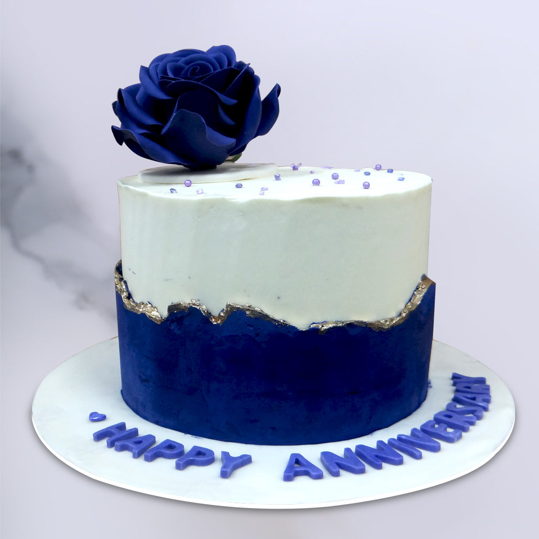 Pin by 7879093467 on Pasteles de boda | Rosette cake wedding, Wedding cake  dark, Royal blue cake