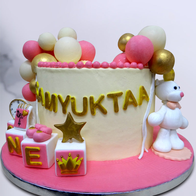 Here it is a cute teddy bear holding balloons on this first birthday cake for baby girl. The pink theme of this cute teddy bear 1st birthday cake is really a delight to the eyes