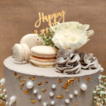 The edible pearls embellishing this florist cake design make it even more of an elegant birthday cake for your wife. Even as a birthday cake for mom, the “Floral Wifes Birthday Cake” would make a wonderful surprise as this birthday cake for her comes topped with the perfect gift for mothers apart from flowers: macarons that are light as air on the inside and creamy as a dream on the inside.