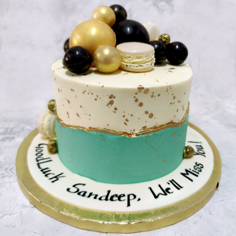 This fault line cake follows the popular trend of creating a crevice in the cake to add some abstract illusions to the design. We have crafted a macaron fault line cake to bring to life the combination of a dessert platter and art.