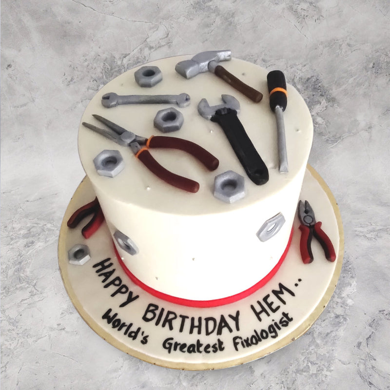 You needed a mechanic cake and we had all the tools to bring exactly that to life. This mechanic tools cake is the ultimate fix for the ultimate problem solver on their special day.