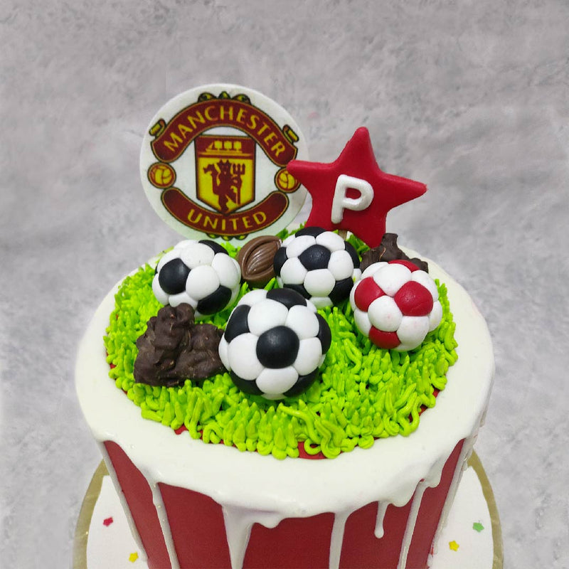 This manchester united cake is the best cake for football lover if he/she is fan of manchester united football club. This football theme cake holds club logo and beautiful buttercream swirls