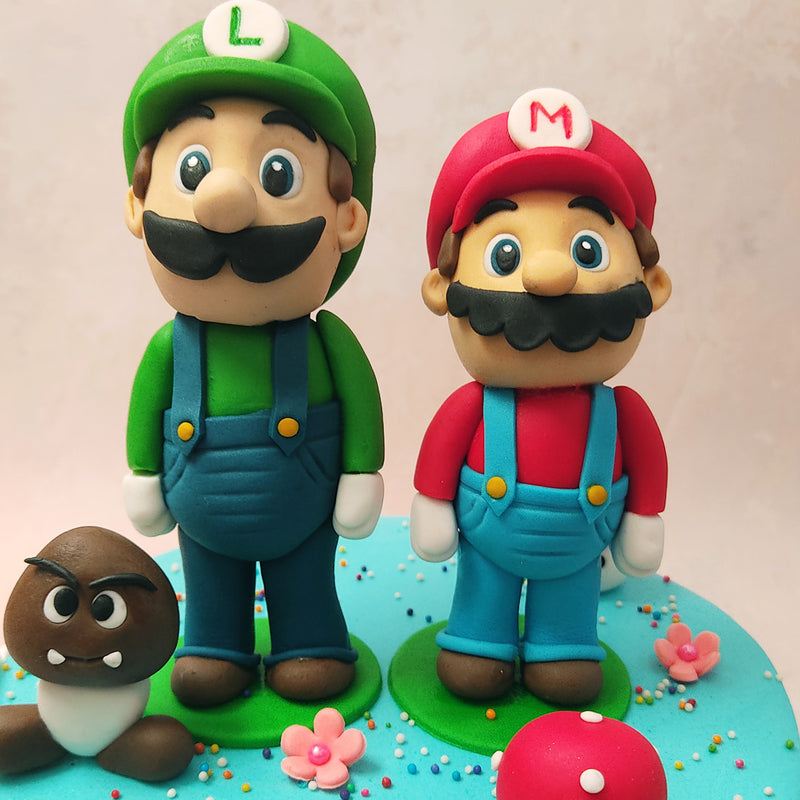 This Mario and Luigi cake bears such similarity to the video game that it'll feel like your favourite virtual characters are sitting right in front of you.