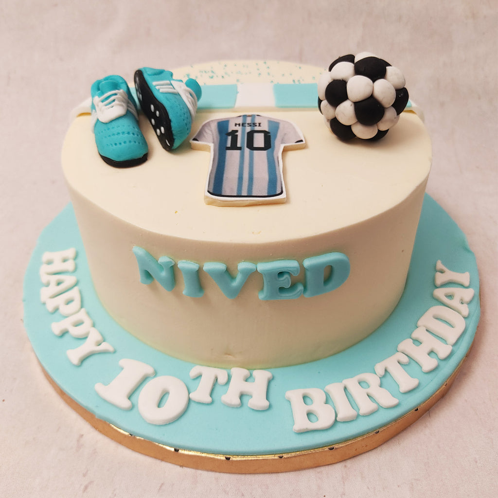 Featuring a white base with the iconic light blue and white colours of the Argentina jerseys, this Football cake pays homage to the football legend, Lionel Messi. 