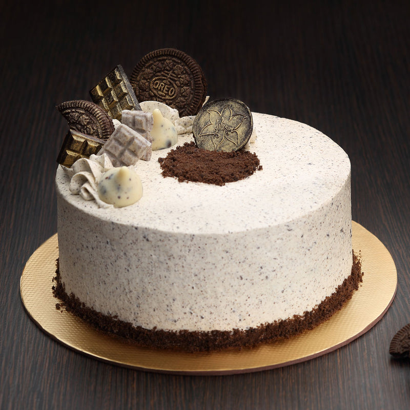 The Oreo is arguably the most popular biscuit in the world. And this Oreo biscuit cake captures that fact in every way. From the layers of the cake to the frosting and the décor – everything has Oreo in it. Enjoy this unique and classic combination of cookies and cream in our Oreo Cake. Have an Oreo - don’t grow up!