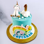 The three main elements of this rainbow unicorn cake design are the clouds, the stars and of course the beautiful, playful unicorn and rainbow.