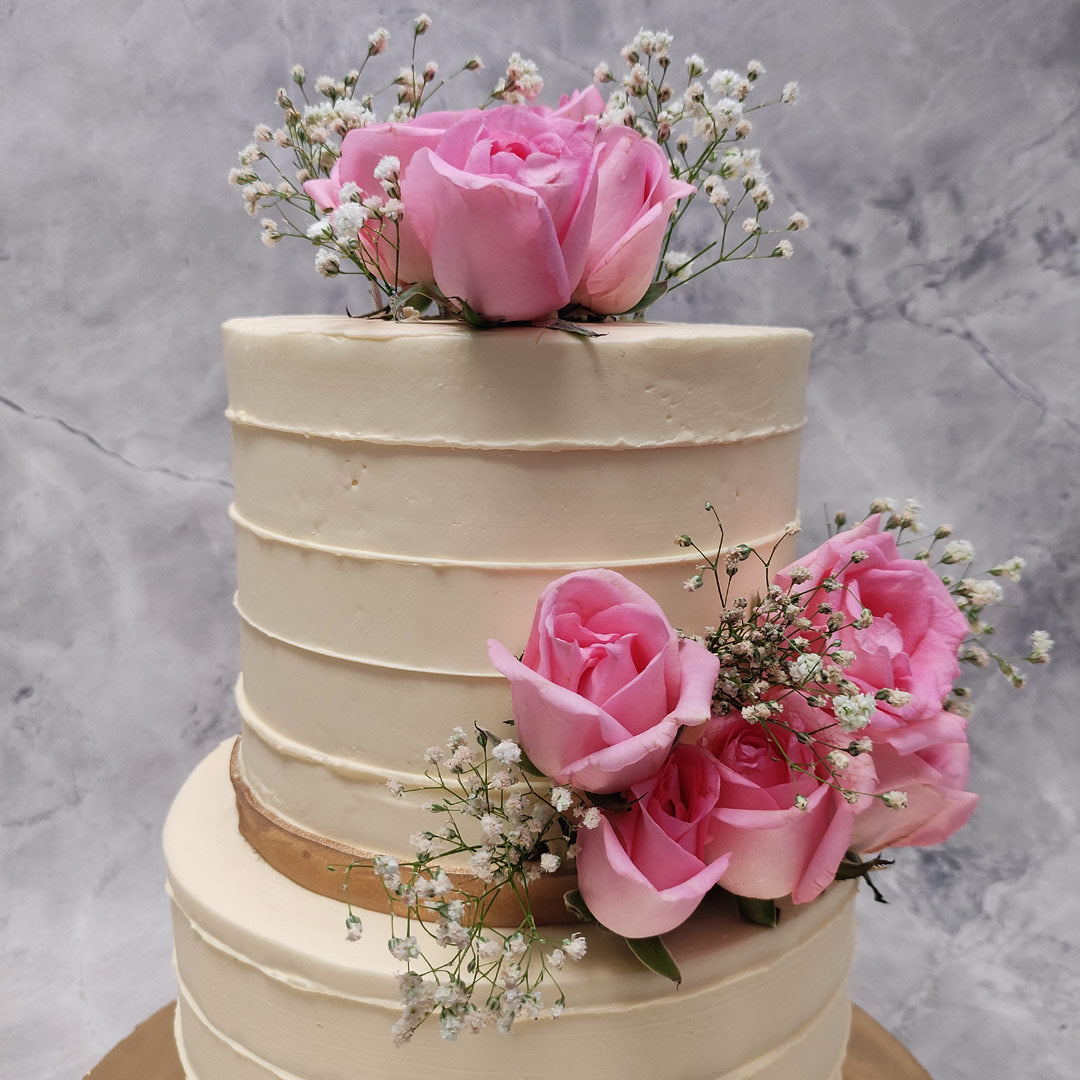 A Baker Outlines the Pros and Cons of Using Either Fresh or Sugar Flowers  to Decorate Your Wedding Cake