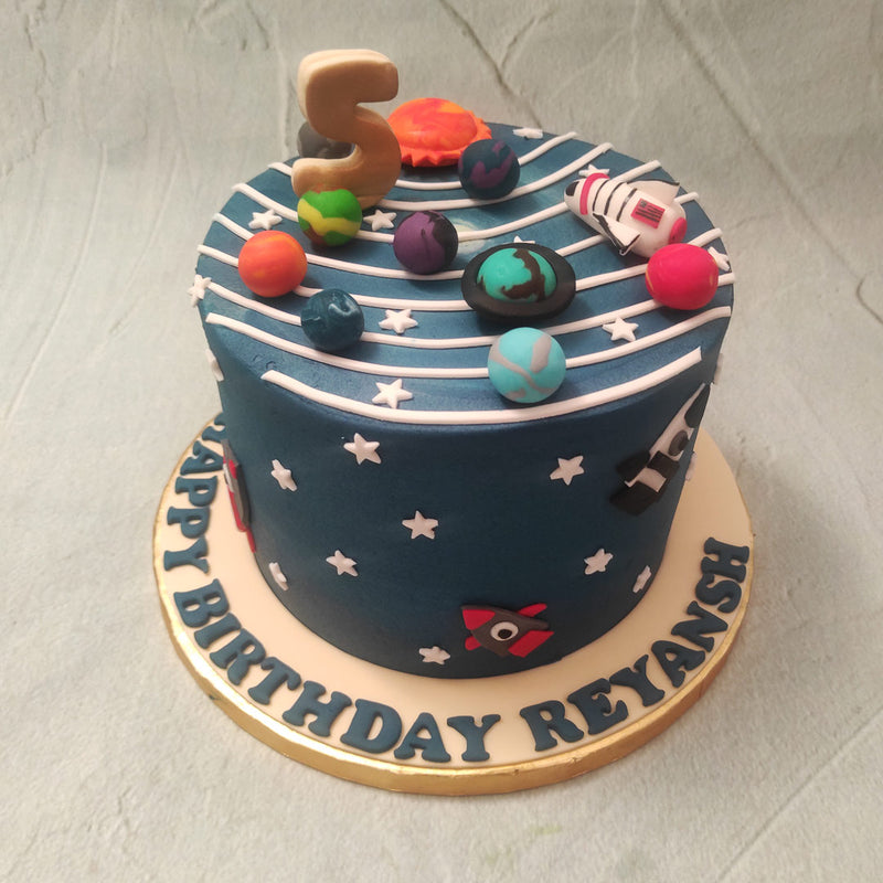 When we say we make out of this world theme cakes, this is what we mean. Presenting our solar system theme cake for your celebrations to revolve around. This solar system birthday cake for kids will also taste as heavenly as it looks.