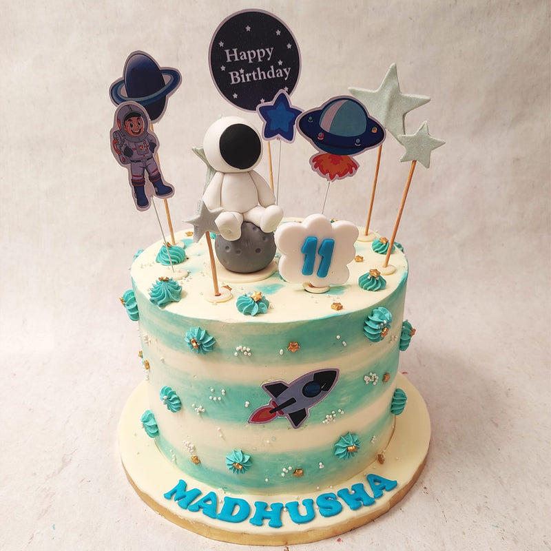 Astronaut Cake | Space Theme Cake | Astronaut Birthday Cake For Kids ...