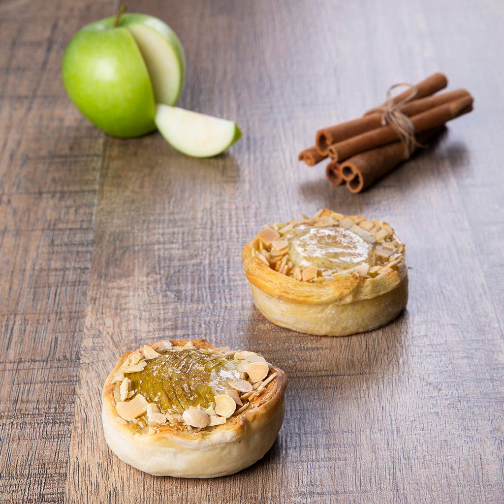 Spiced apple tarts for all your little snack moments. These apple tarts are filled with real apples