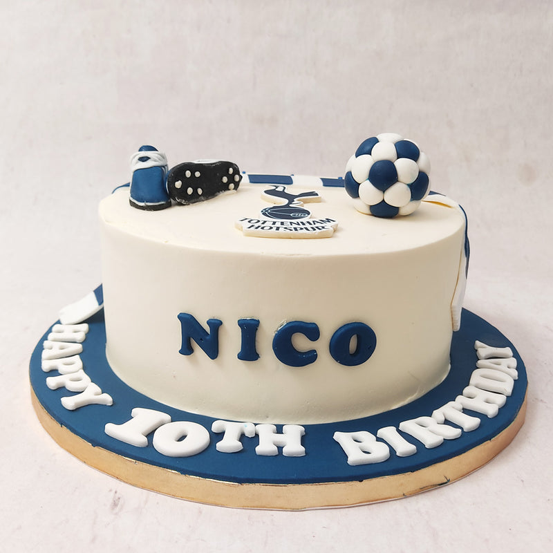 Featuring a white base with the iconic dark blue and white colours of the football club, this Football theme cake pays homage to these football legends 