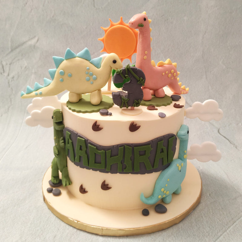 Why go see Jurassic Park when we can bring a more tangible version to you in the form of this Dinosaur themed cake. This dinosaur cake design is for those whose hearts go out to these historical creatures that once walked the earth at a time much before we did.