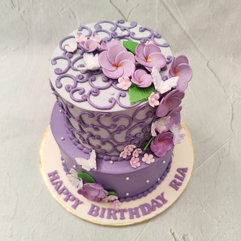 A beautiful rich purple tone washes over both tiers of this wedding cake. It is the colour that symbolises luxury, royalty and magic. Three powerful states that are likely to elevate any occasion and have strongly rooted history with weddings and love.