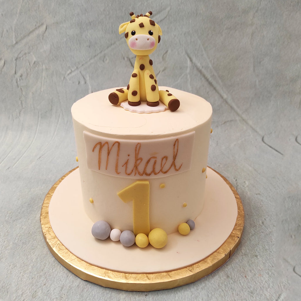 This giraffe cake is one for the books! It’s likely to leave a smile on your little one’s face that lasts as long as this loveable creature’s neck. Bring in the fun and frolic of nature and imagination with this giraffe birthday cake for kids